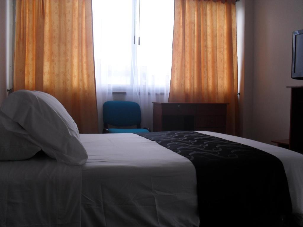 Hotel Pasajero Suites, Corferias Bogota Room photo